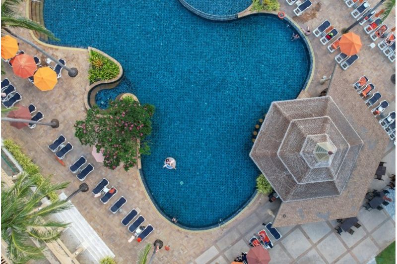 BEYOND RESORT KATA